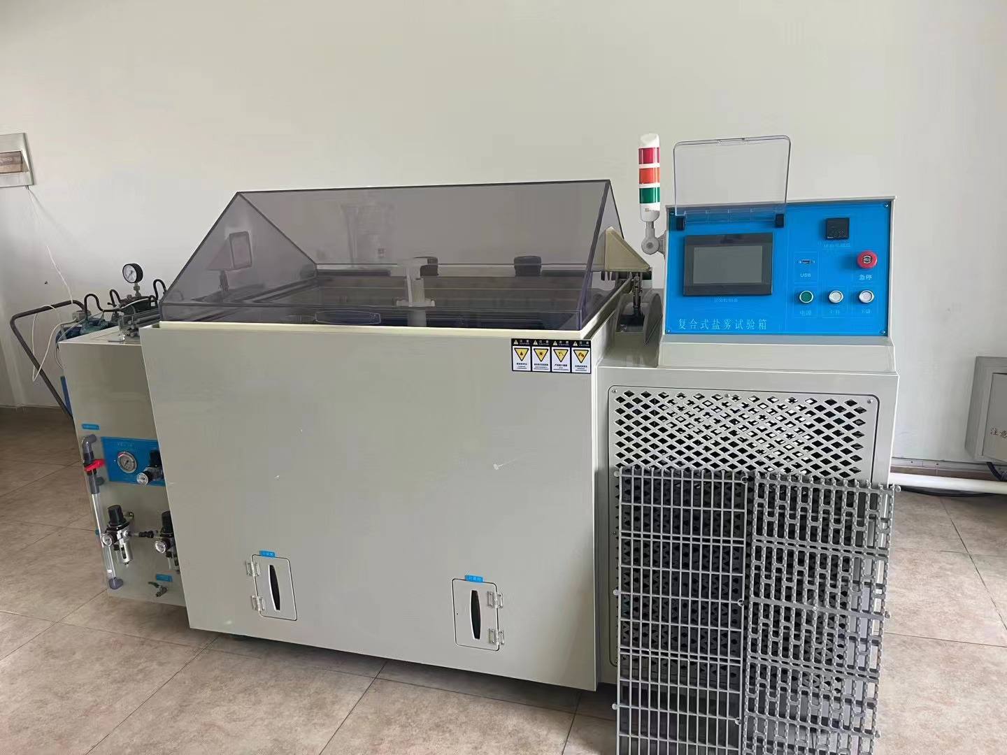 復(fù)合試驗(yàn)箱示意圖