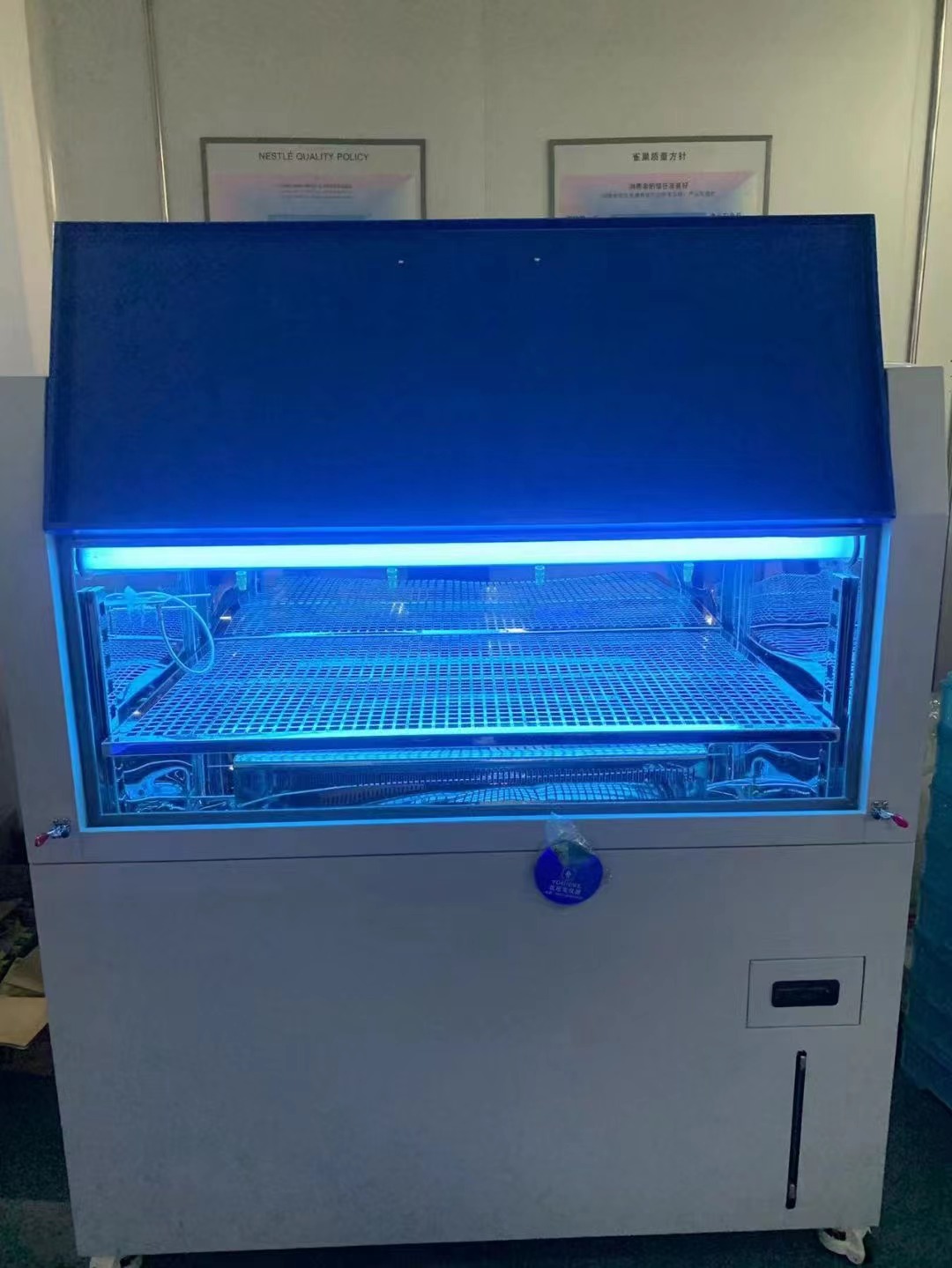 紫外線老化試驗箱示意圖